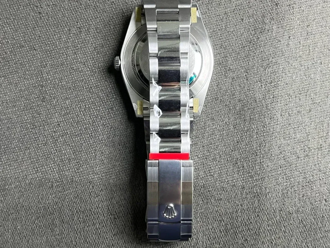 Datejust 41 Green Ombré Dial (2026) Oyster (back view)
